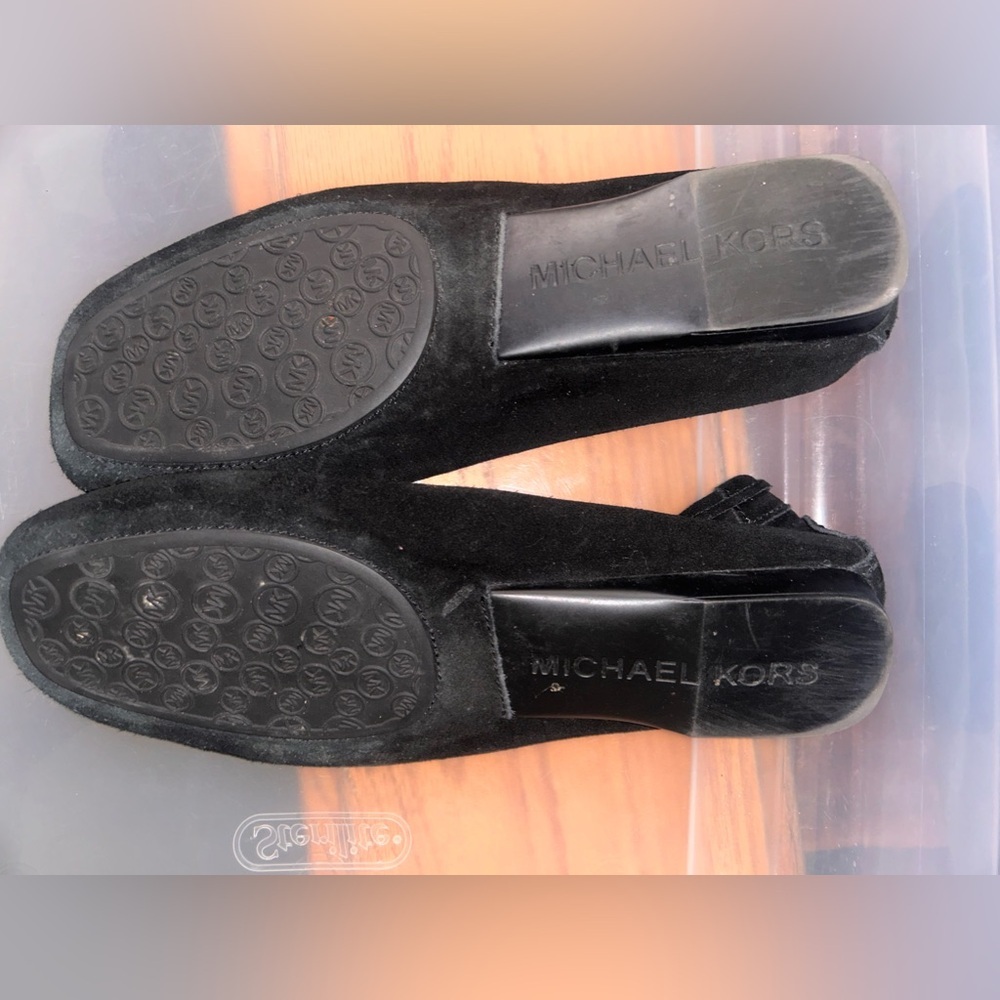 Gently use women’s shoes size 8 - Picture 3 of 4